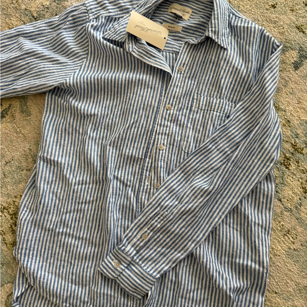 Universal Thread Blue and White Striped Casual Shirt